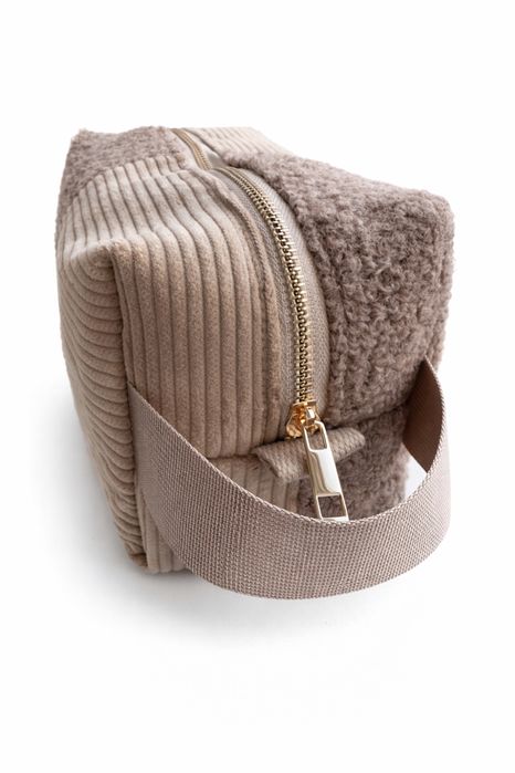 Стилен несесер бежов – мек, модерен дизайн