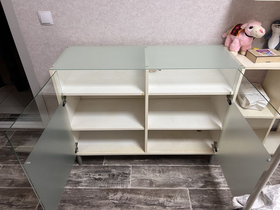 Продается стеклянная тумба-шкаф