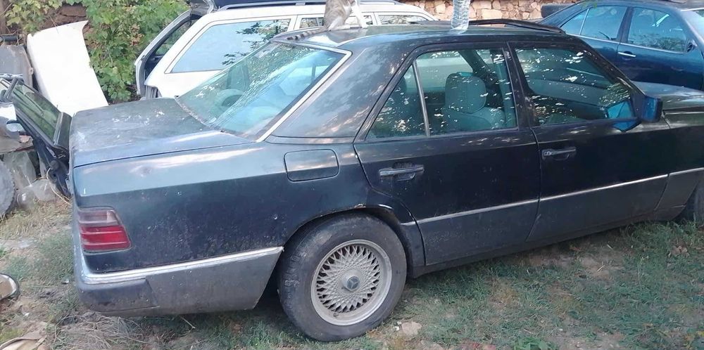 Мерцедес 124 260Е на части
