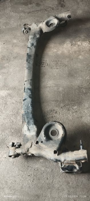 Балка задняя Тойота Сиена 2003по2010гв