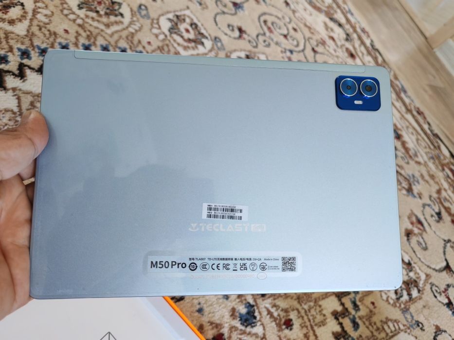 Продам планшет в отличном состояние все работает