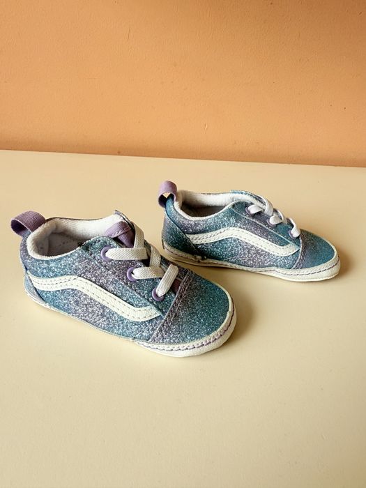 Нови оригинални бебешки маратонки Vans, размер 19