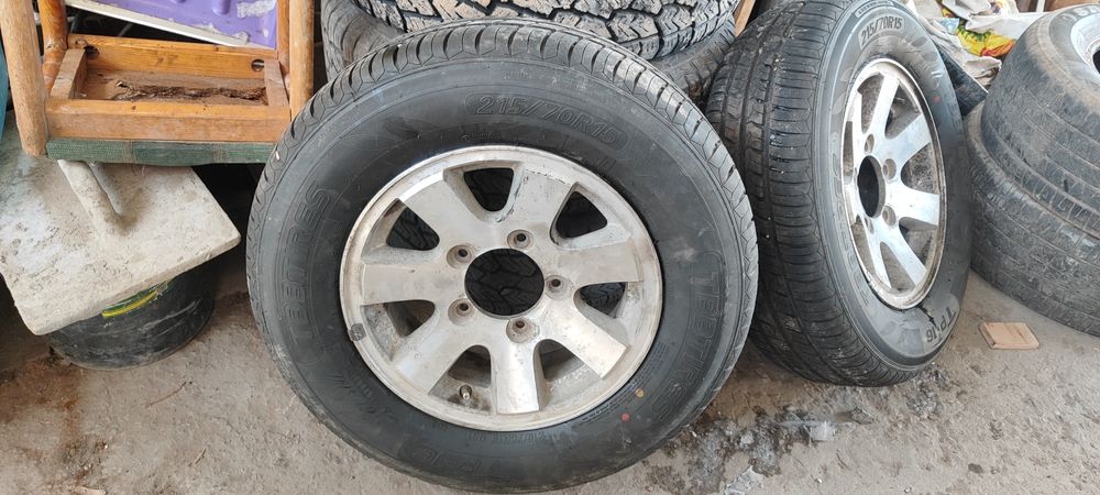 Продам диски с резиной Suzuki 
R15/5×139.7
Литые легкосплавные
С новой