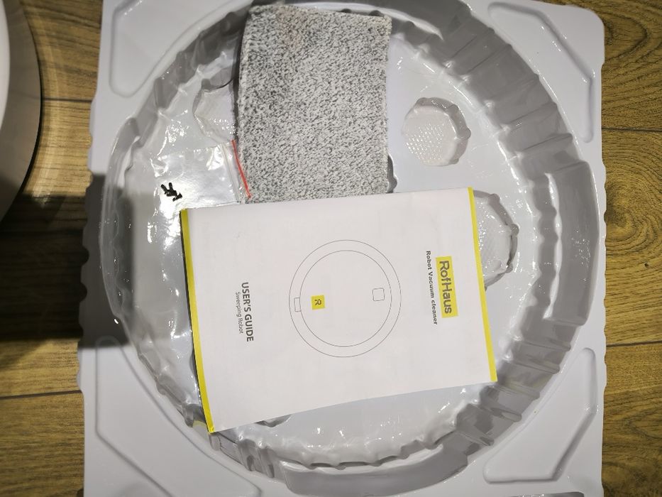 Робот прахосмукачката RofHaus ES330 е интелигентен уред за почистване