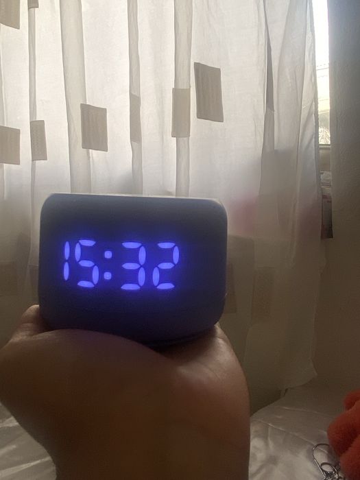 Колонка алиса с часами