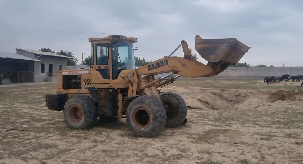 Фронтальный погрузчик ZL 939