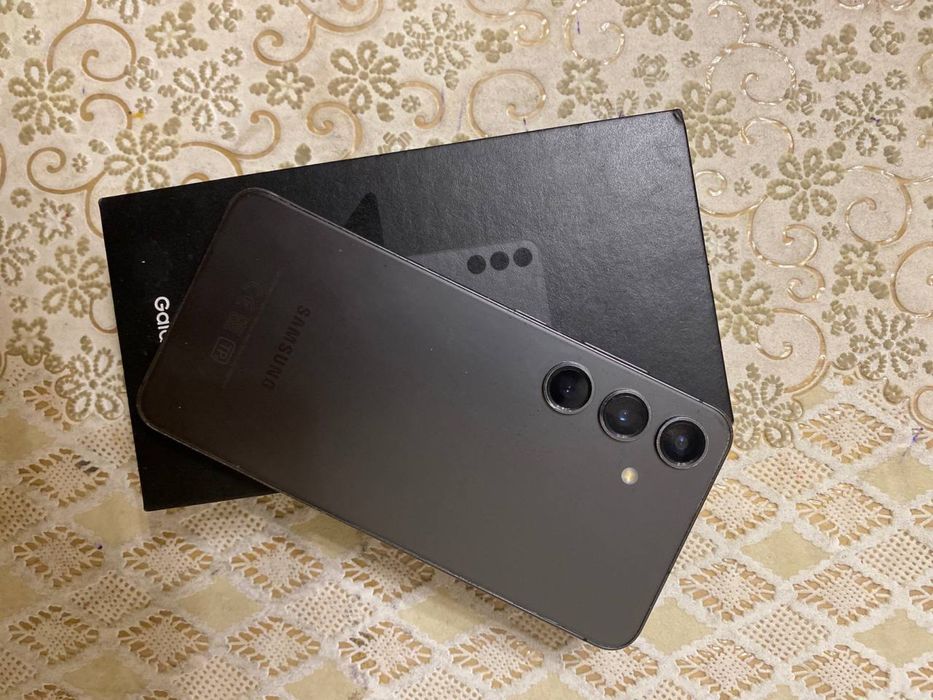 Samsung S 24 telefon