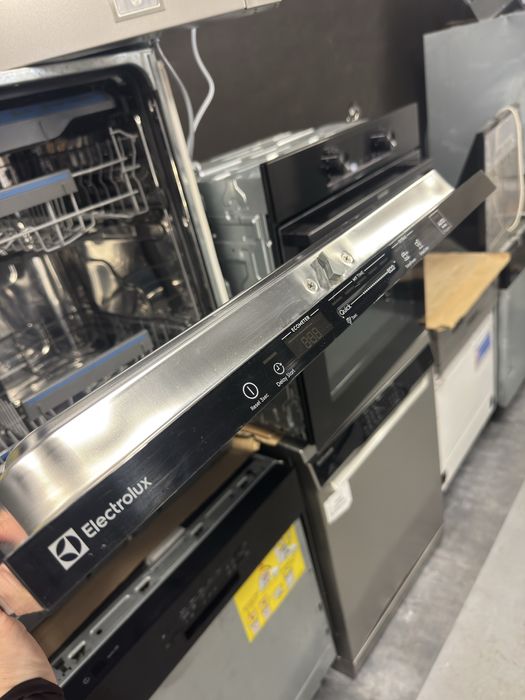 Mașină de spălat vase complet integrabilă Electrolux EEM48300L