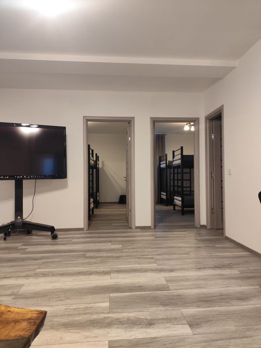 Închiriez 7 camere + Apartament