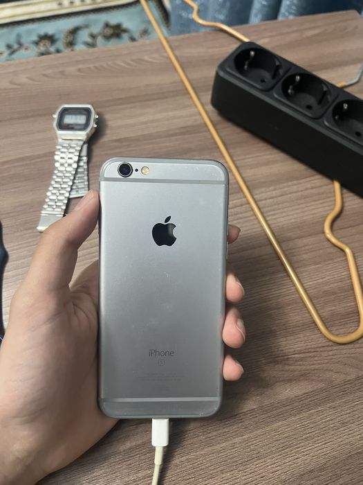Продам айфон 6s.