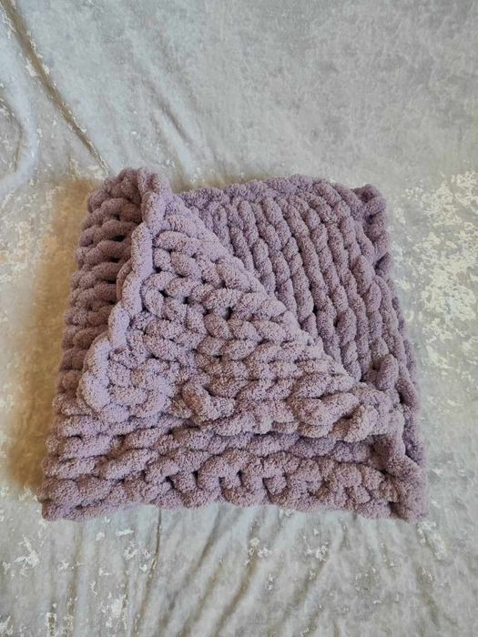 Плед детский из плюшевой пряжи ручной работы