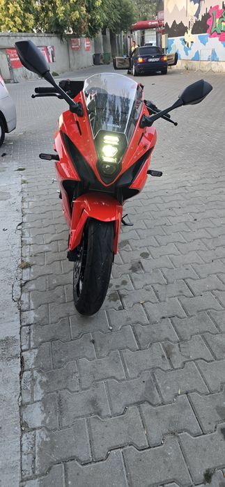Suzuki gsx 8r 400 km