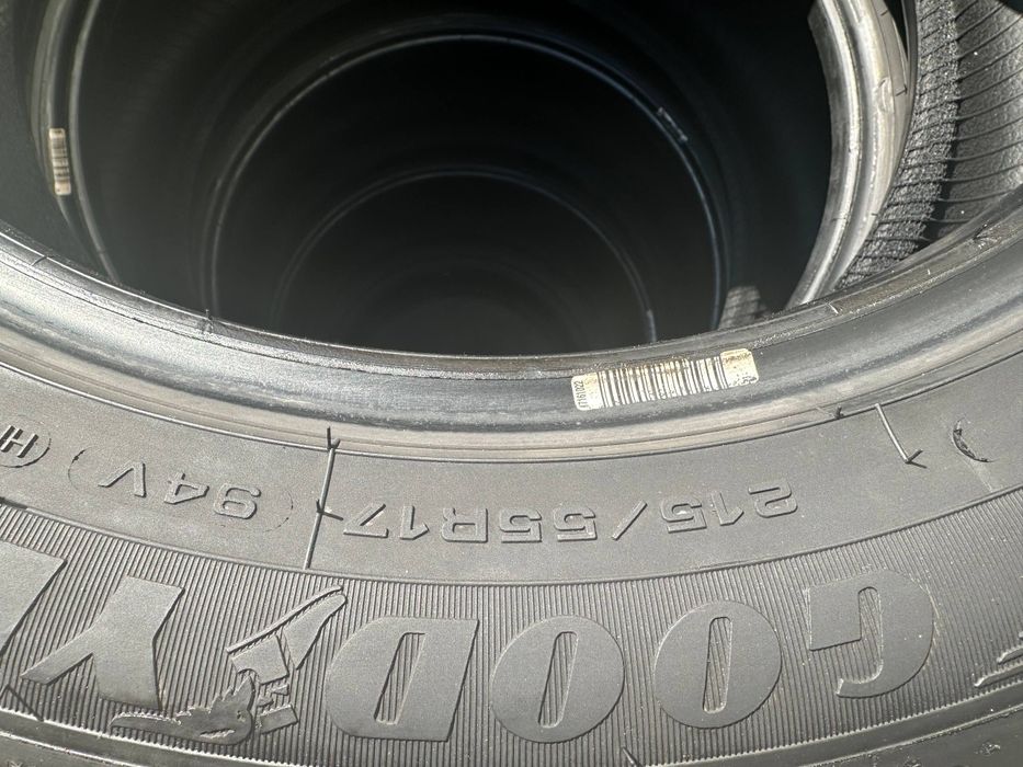 215/55/17 Goodyear balon