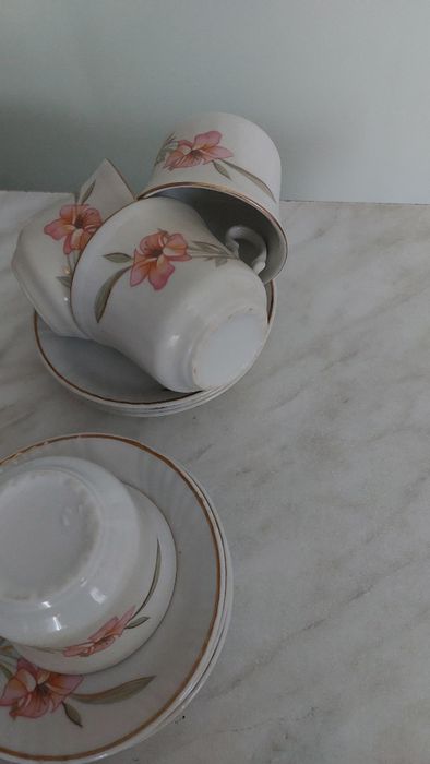 Cești cafea și farfurioare