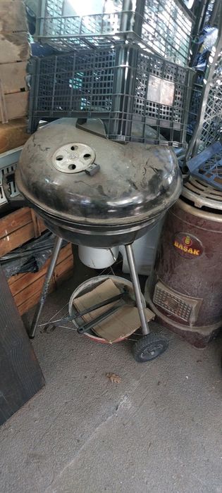 Чисто ново дворно барбекю