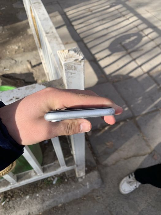 iphone xr xolati yaxwi