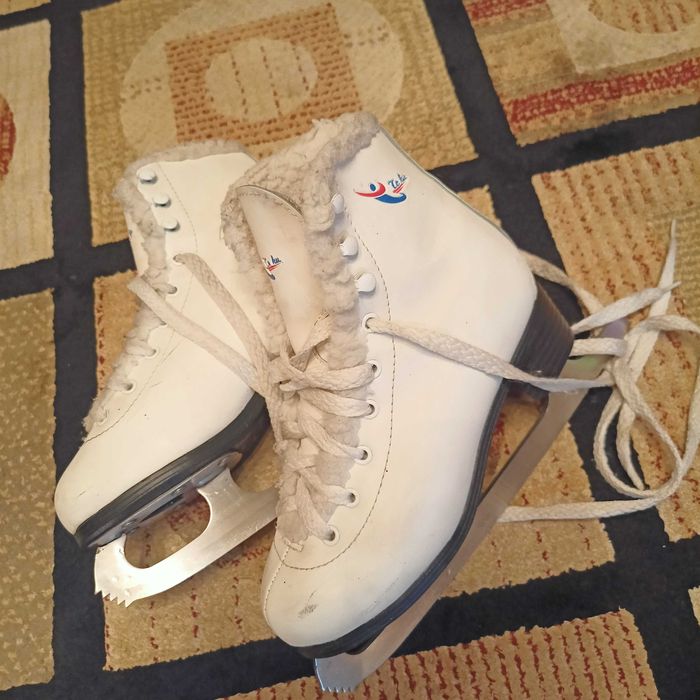 Коньки фигурные 34