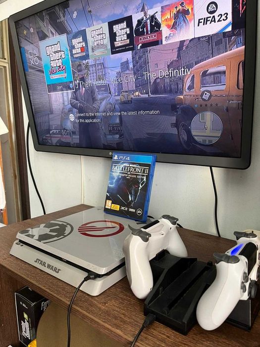 Vând Playstation 4 slim 1 TB Limited Edition: Star Wars
