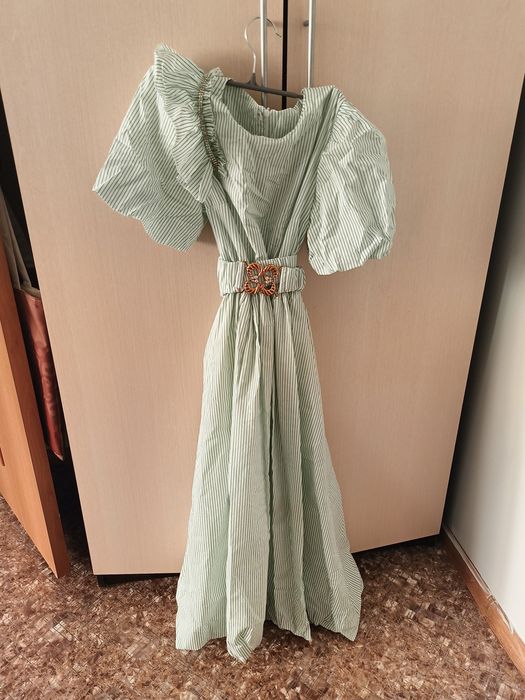 Продам платье бело-зелёное платье