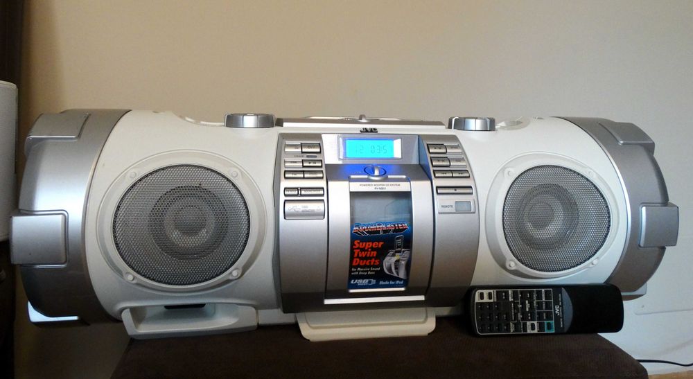 JVC RV-NB 51W Boombox , ( Bluetooth Adapter) ,USB port, IPod dock, and FM radio ,două difuzoare Super Woofer