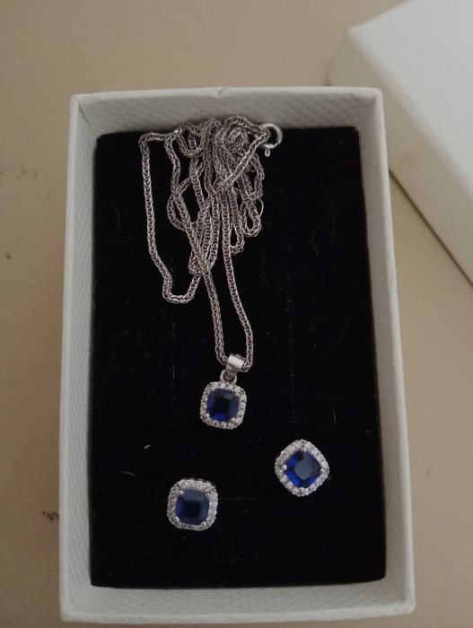 Lantisor argintie cu pandantiv si cercei cu piatra blue aghat