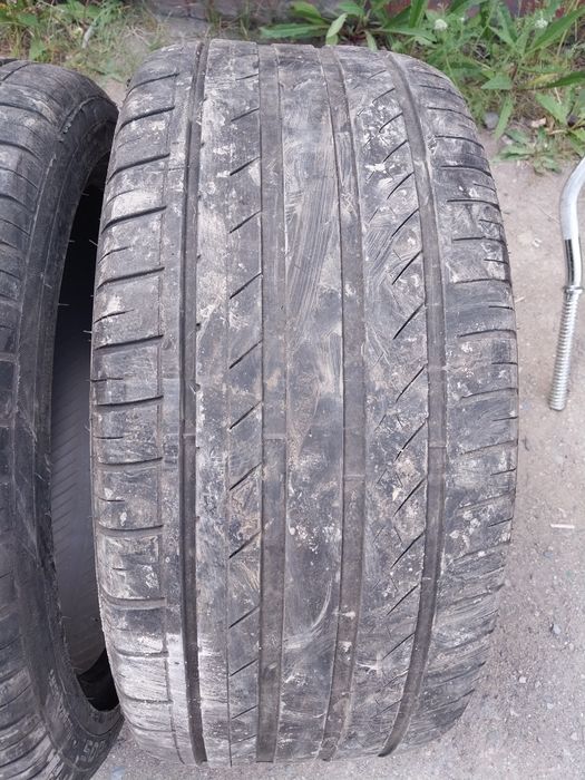 2 шины Hifly Китай 245 40 R18.