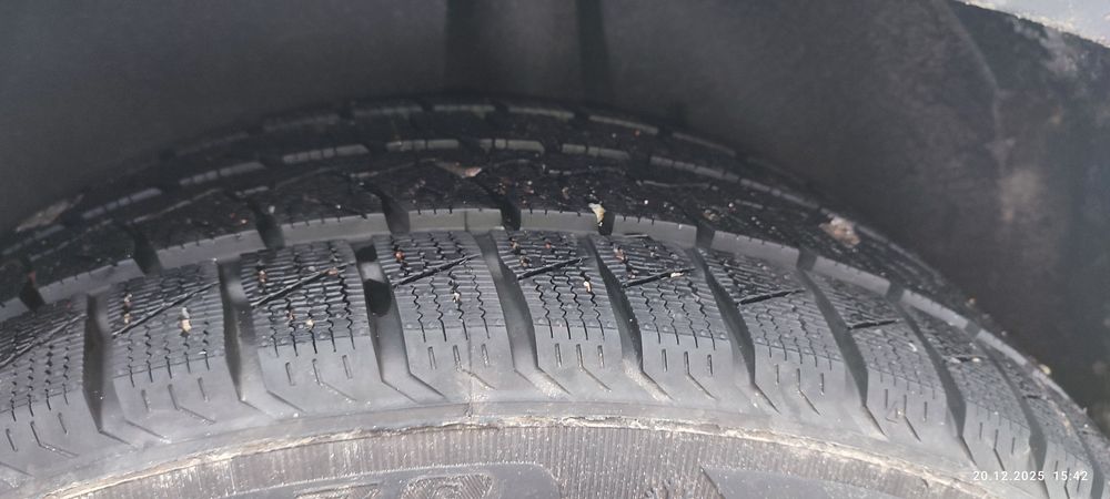 Диски с зимней резиной липучкой