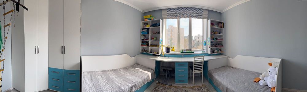 Детская мебель для двоих: угловой шкаф, стол, 2 кровати. 50к за всё!