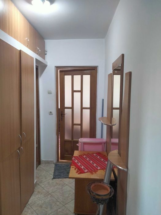 Închiriez apartament 2 camere etaj 3 strada Artarilor