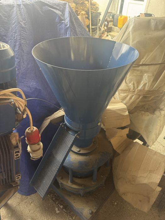 Presa peleti // 150-160 kg / h // NOU ! + Buncar dozare automata