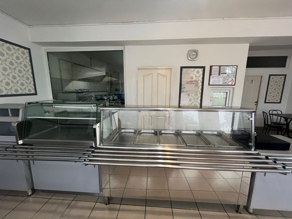 Vitrina calda si vitrina rece cu mobiler