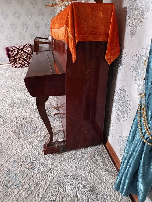 Продаётся  пианино