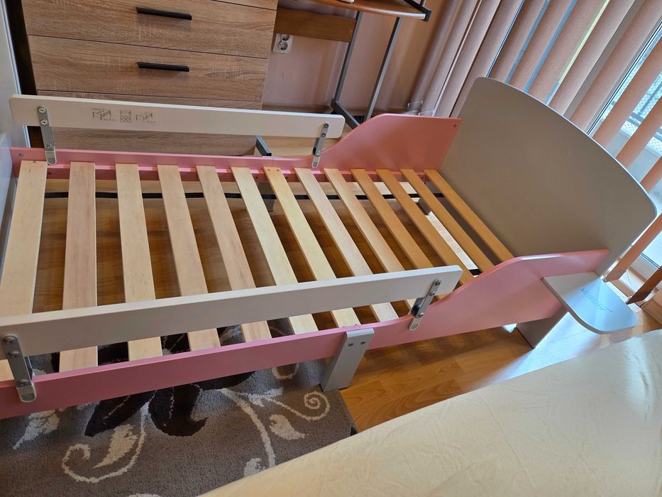 Детско легло 70/140см+ матрак+ 2 прегради на Икеа + протектори+чаршафи