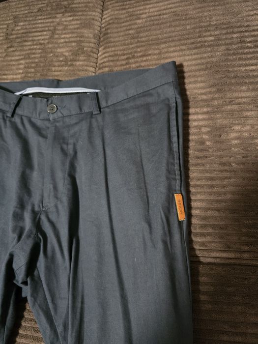 Костюм: сако, панталон и 2 ризи MONNI