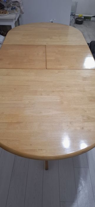 Стол кухонный для семьи