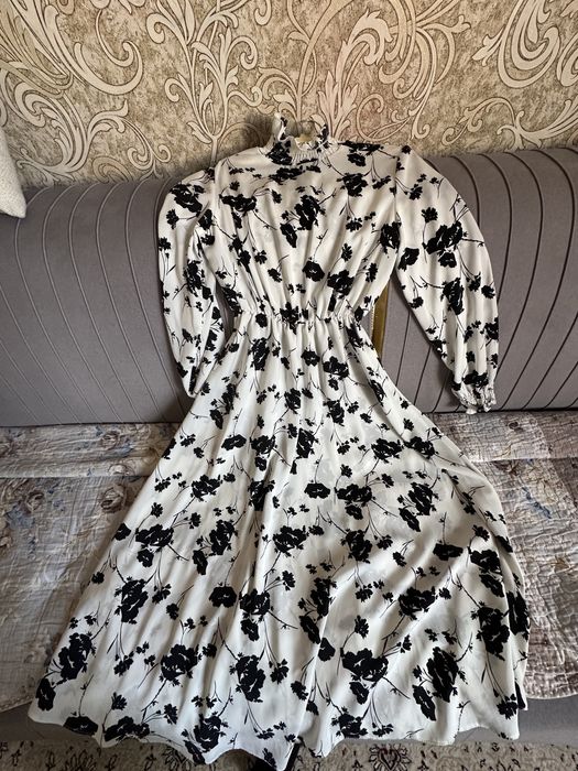 Платья нарядные 5 шт разные