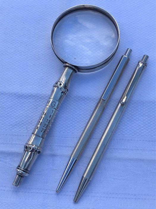 Lupa si pixuri de argint