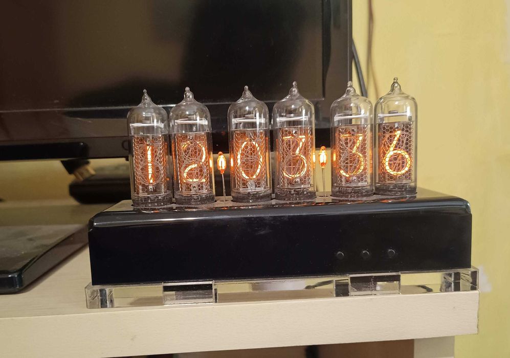Ceas cu tuburi Nixie Millclock IN-14