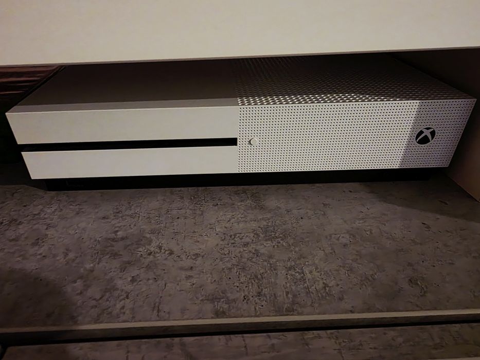 Xbox One  500 GB – Stare Absolut Impecabilă + Accesorii & Jocuri