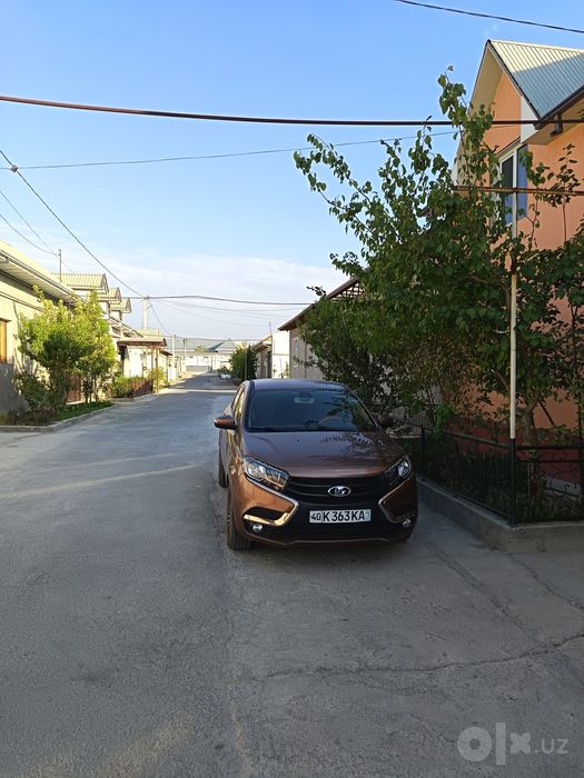 9 xonalik 2 etajlik uy sotiladi