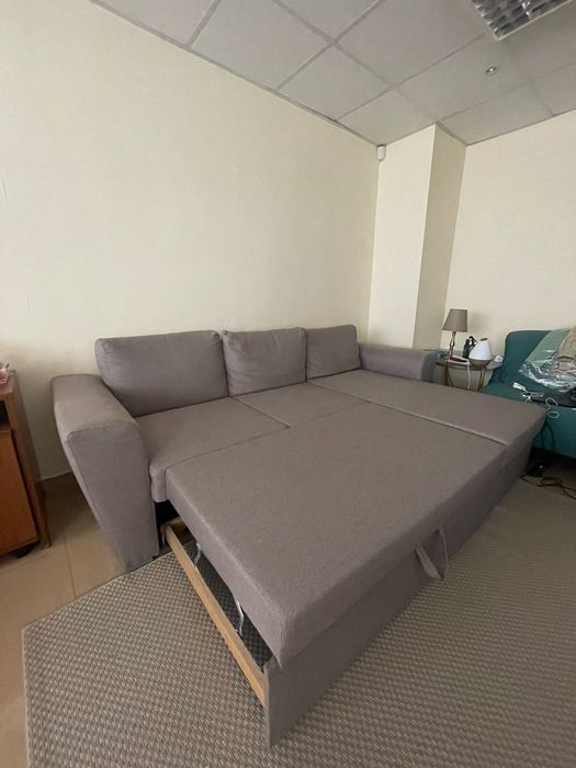 ПОДАРЕНО Разтегателен диван