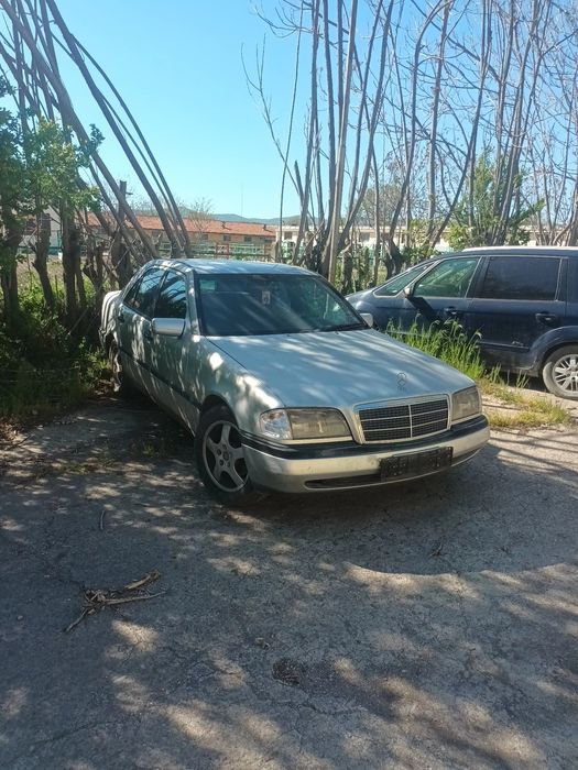 Продава се цял за части