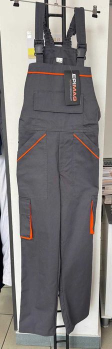 Pantaloni cu pieptar