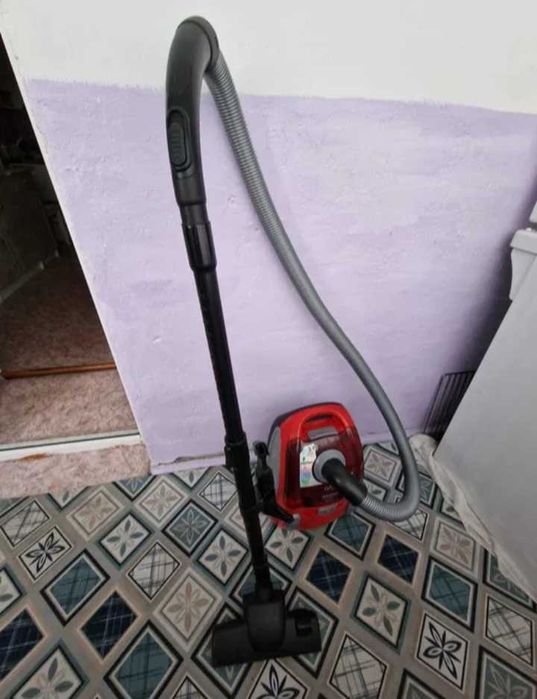 Пылесос Artel рабочий