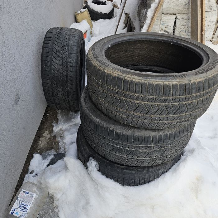 Vând 4 cauciucuri iarna