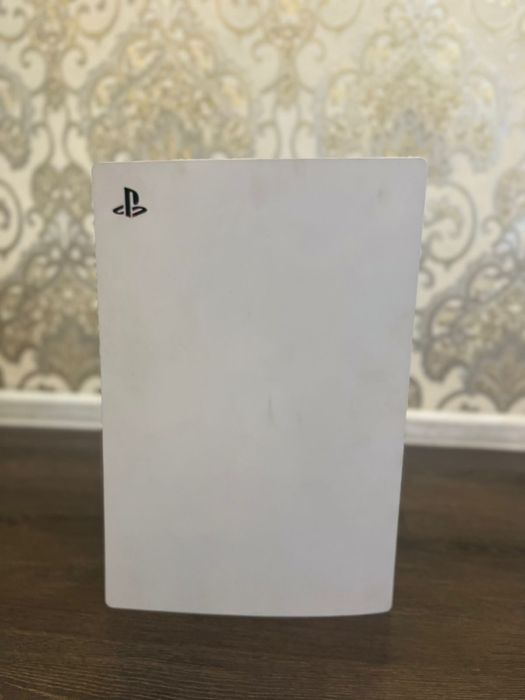 Продам PS 5 в хорошем состоянии