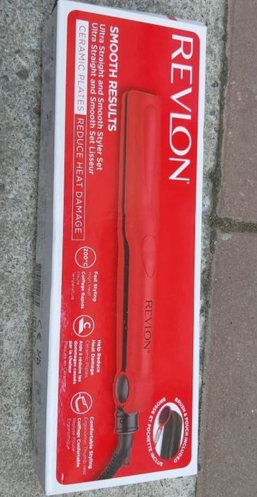 Placa de îndreptat părul marca  revlon noua