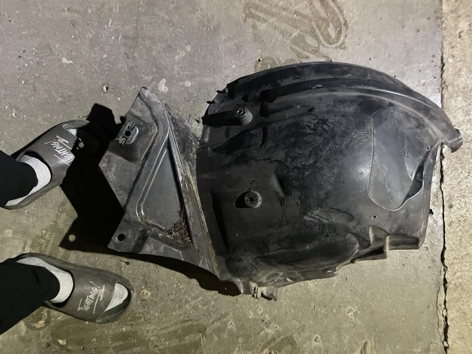 Ляв подкалник преден за  cls w 218