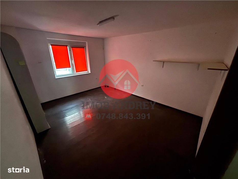 Spatiu comercial 78 mp ultracentral, vitrina mare si vad stradal