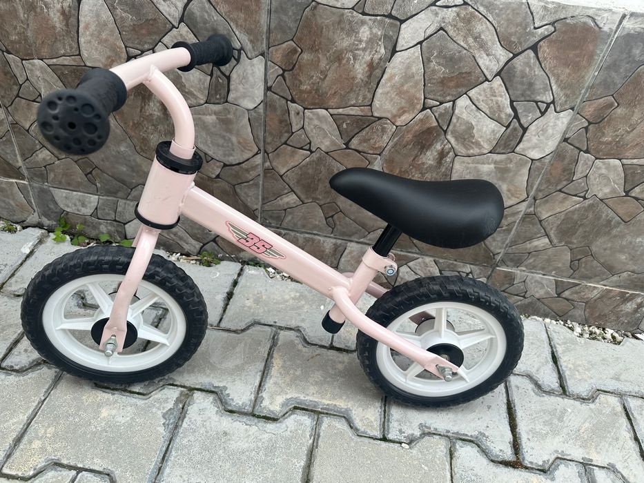 Балансово бледорозово колело